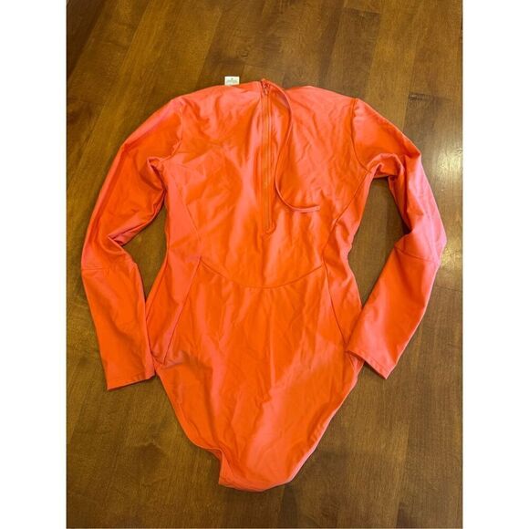 Woman’s Sandflower long sleeve swimsuit size medium woman’s - Picture 4 of 5